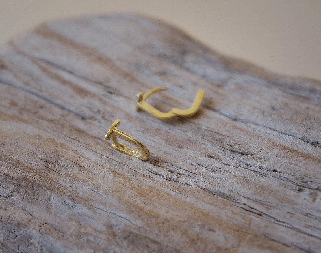 Sterling silver T shape huggies hoop earrings/bar hoop earrings/gold tiny hoop earrings/minimalist hoop earrings/