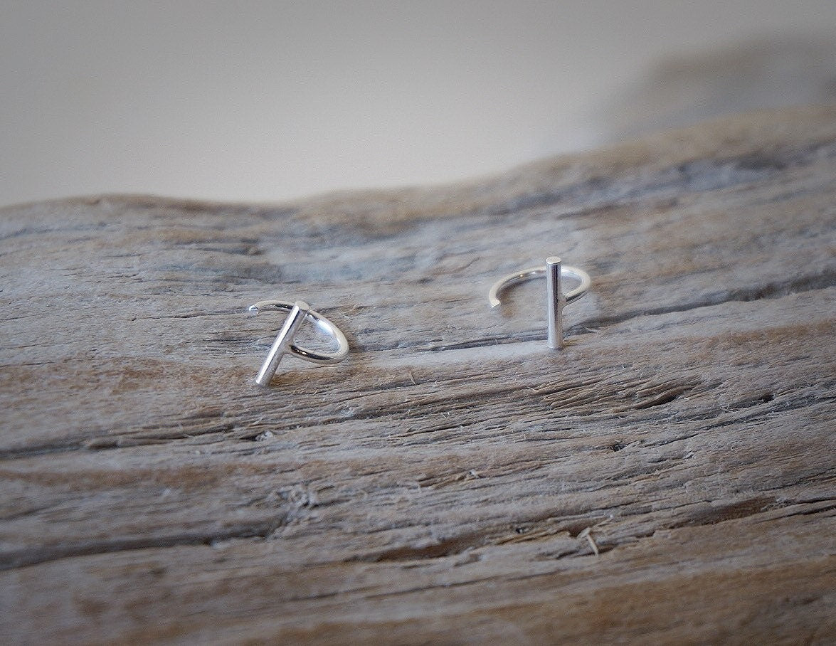 Sterling silver Tiny bar huggei Hoop Earring/Open Hoop Ear Hugger/dainty T hoop earrings/Reverse Hoop/minimalist Bar Hoop Threader Earrings