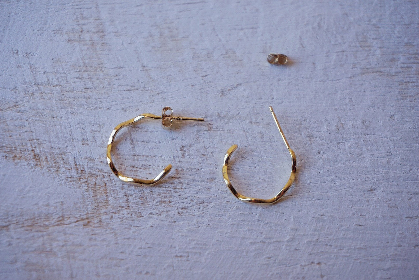 Sterling silver Wave Hoop Earrings/Silver Twisted Huggie Hoops/gold Wiggle Hoops/silver dainty wavy huggie hoop earrings/minimalist earring