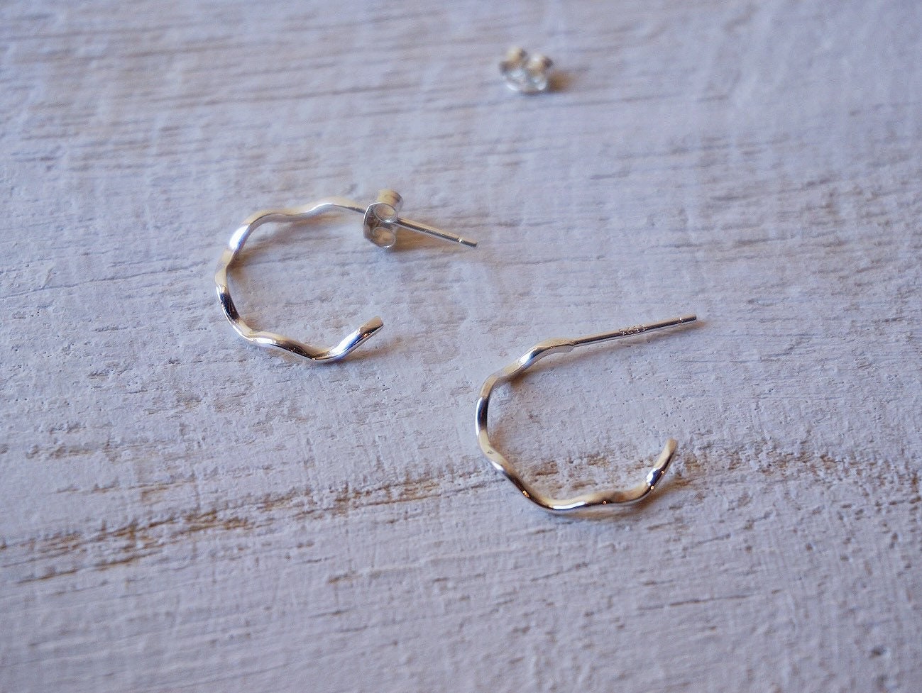 Sterling silver Wave Hoop Earrings/Silver Twisted Huggie Hoops/gold Wiggle Hoops/silver dainty wavy huggie hoop earrings/minimalist earring