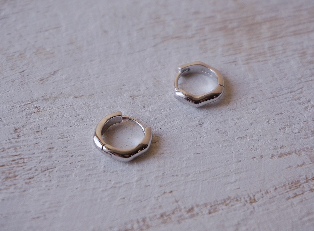 Sterling silver latch back hexagon hoop earrings/Gold hexagon hoop earrings/huggie hoops/Thick Silver Hoop Earrings/geometric hoops