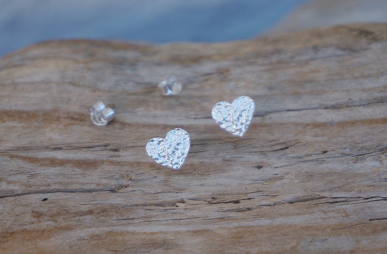 Sterling silver Heart stud earrings/heart earrings/stud earrings/love earrings